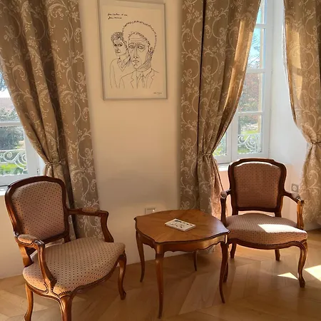 Chateau Camus Bed & Breakfast